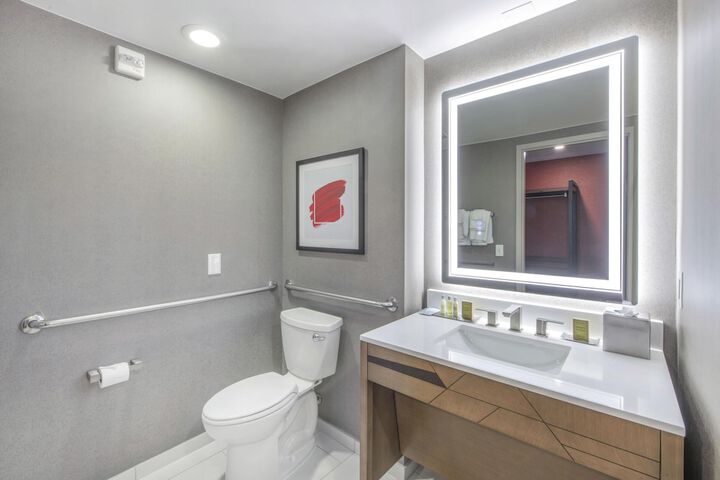 DoubleTree by Hilton Raleigh - Cary