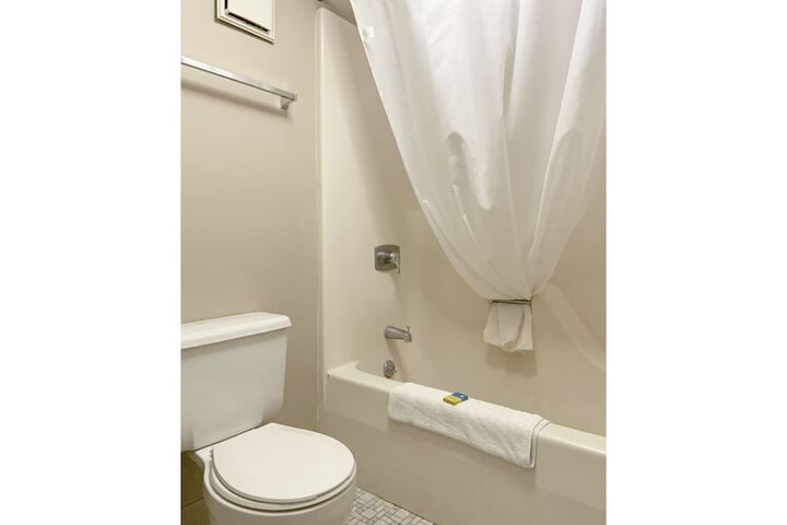 Room 13 of 25