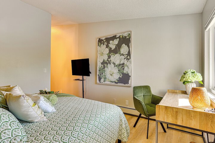 1 Mi to Dtwn: Condo w / Pool Access in Castle Rock