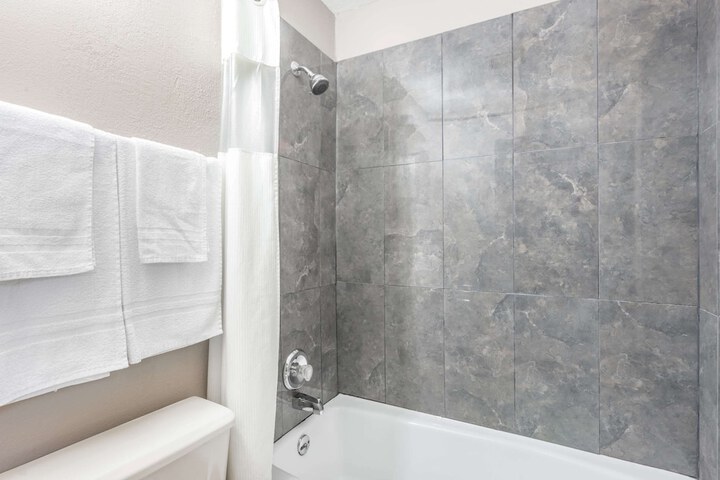 Super 8 by Wyndham OFallon MO / St. Louis Area