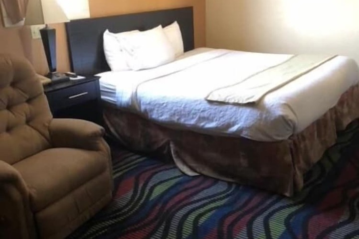 Room 11 of 19