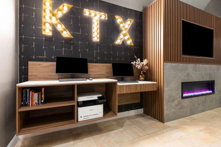 La Quinta Inn & Suites by Wyndham-Brookshire-West Katy