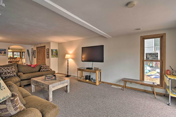Spacious Lakehouse w / Deck Kayaks, & Dock!