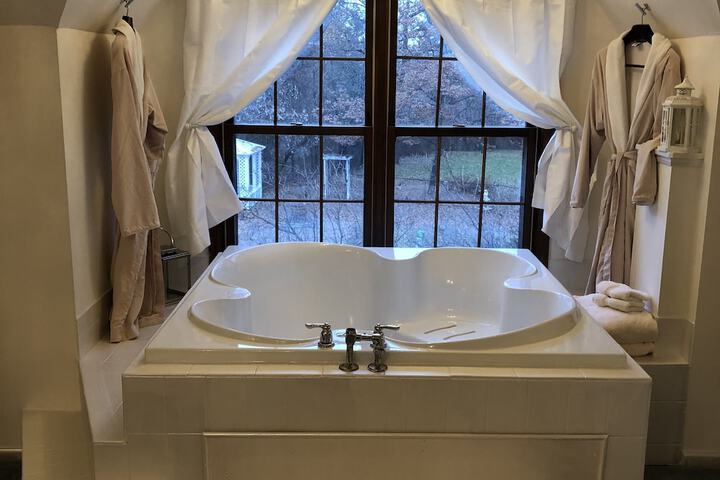 Hot Tub 53 of 60