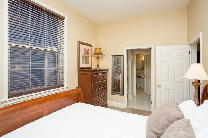 Room 11 of 28