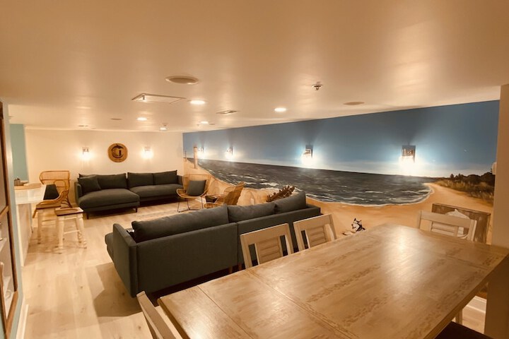 Lounge 159 of 186