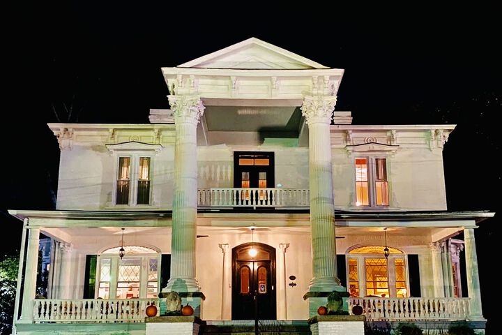 Chez Lindsey Bed & Breakfast