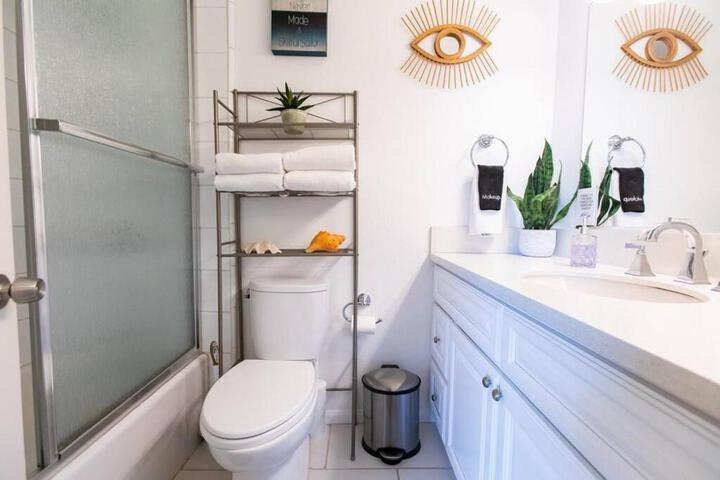 Cali Condo+BBQ+MemoryFoamBeds+12min to Beach