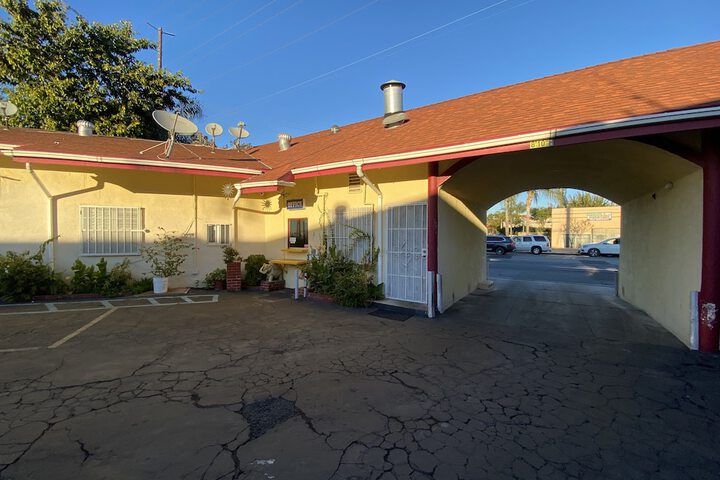 Sands Inn