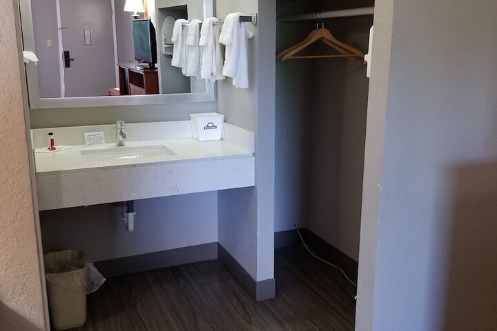 Room 20 of 27