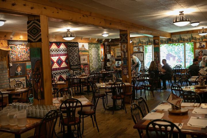 Dining 17 of 21