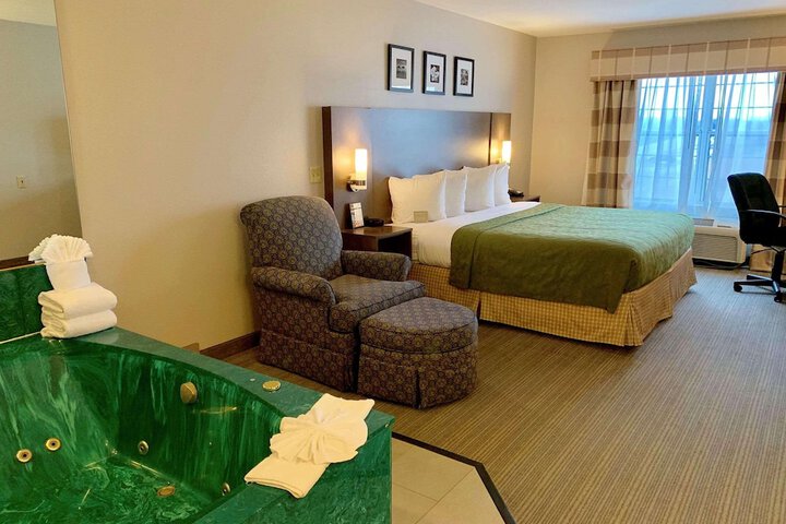 Room 17 of 28