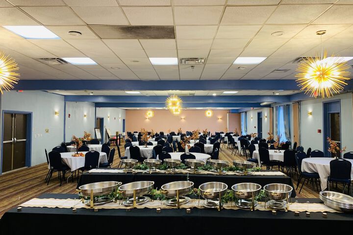 Ballroom/Hall 28 of 33