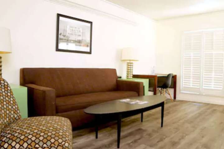 Room 70 of 79