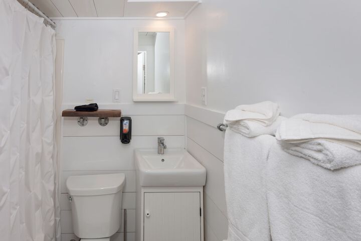 Room 21 of 32
