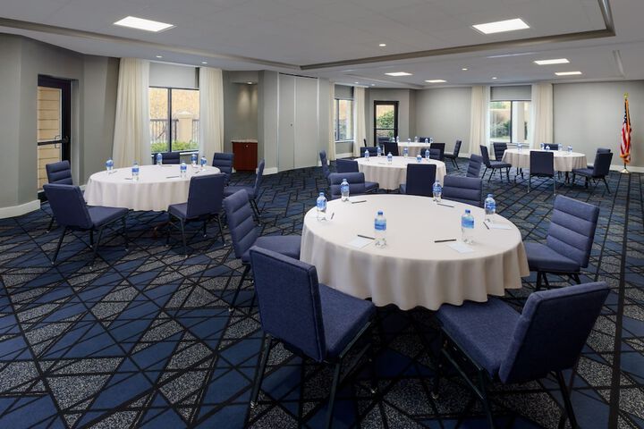 Courtyard by Marriott Manchester - Boston Regional Airport