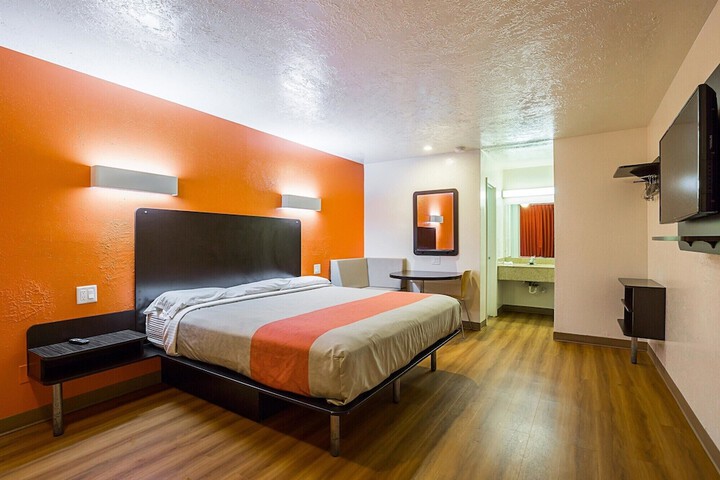 Motel 6 Madisonville TX