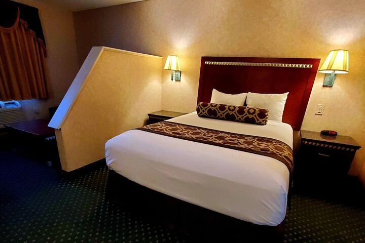 Room 9 of 27