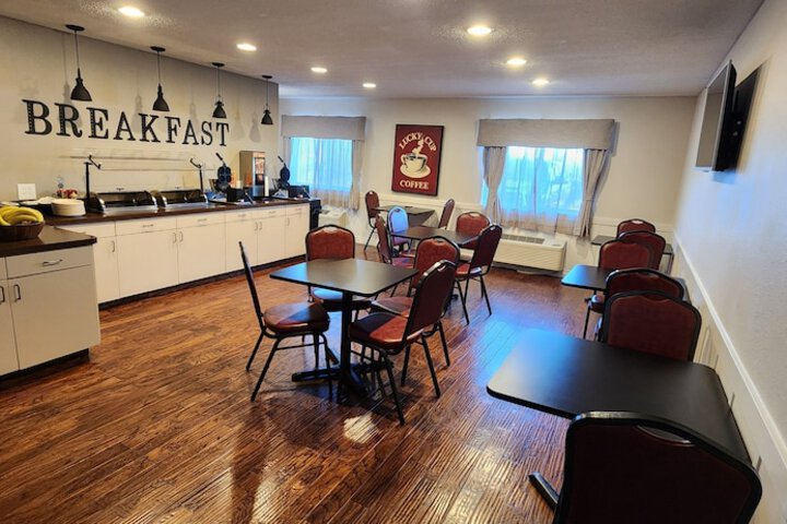 Ten Pin Inn & Suites