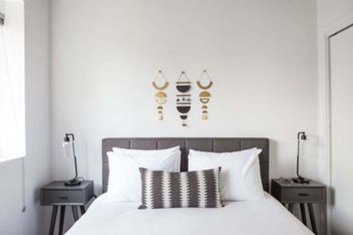 Artsy 2BR in C.B.D. by Sonder
