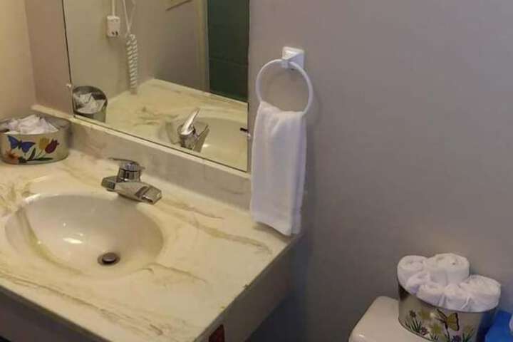 Room 13 of 23