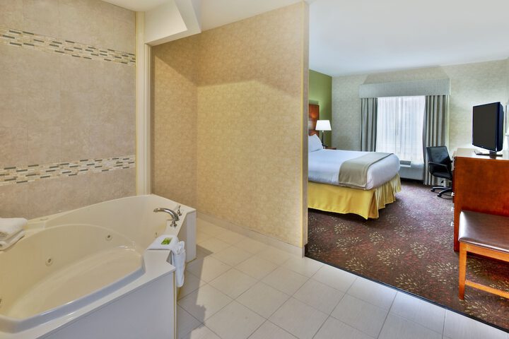 Room 18 of 28