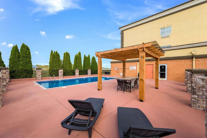 Clarion Pointe Madison Huntsville