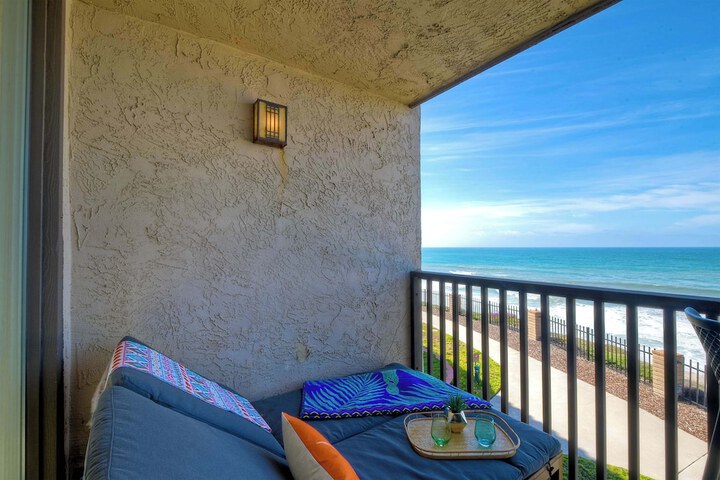 Solana Sunset Stunning Beachside Retreat for 4!