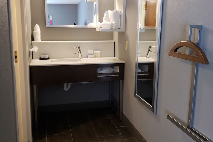 Room 105 of 169