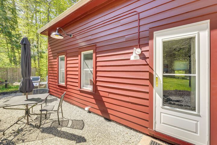 Updated / pet-friendly Cabin by Hikes and Woodstock!