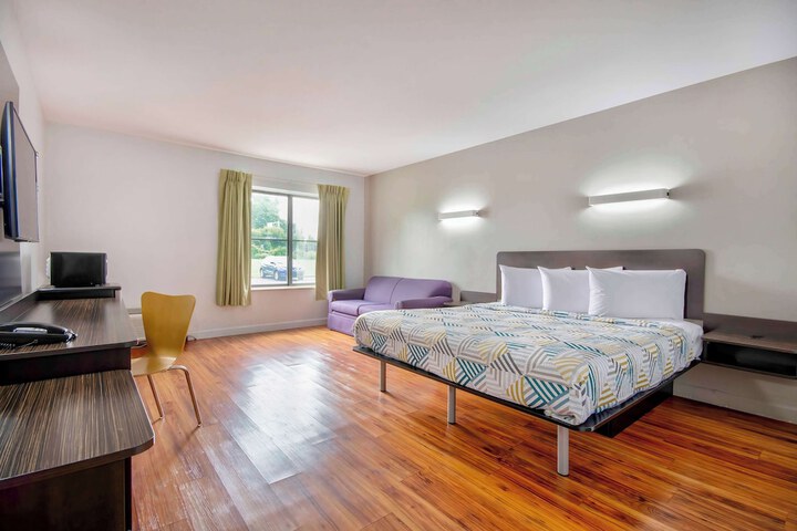 Room 11 of 25