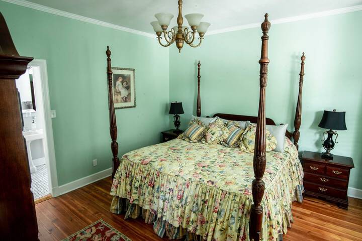 Room 25 of 43
