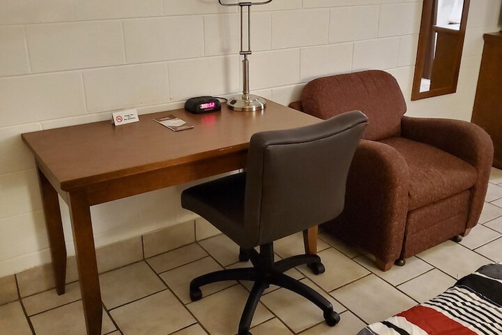 Room 5 of 9