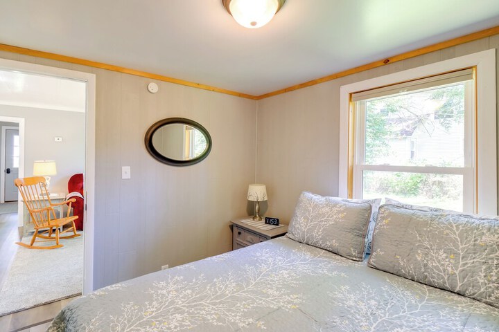 Wayland Retreat w / Deck: Walk to Downtown!