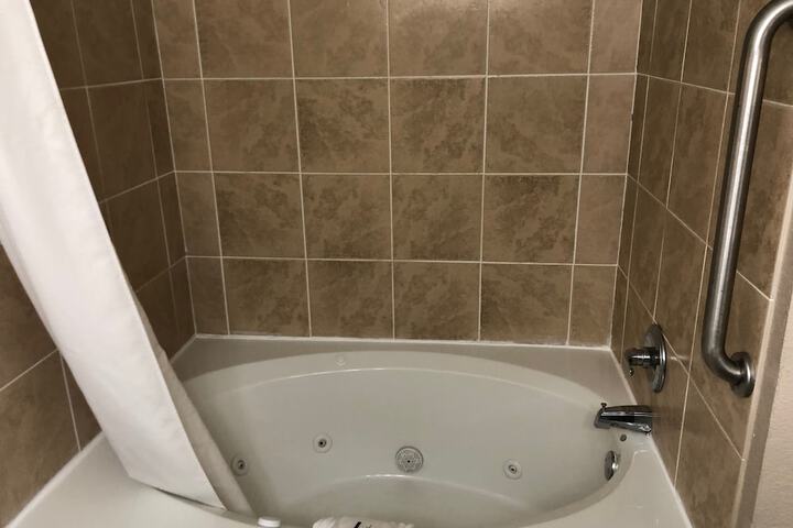 Room 16 of 36