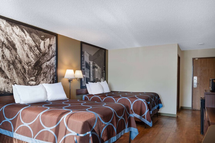 Room 10 of 36