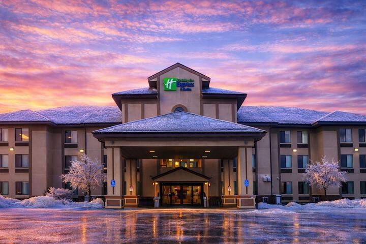 Holiday Inn Express & Suites Winner by IHG