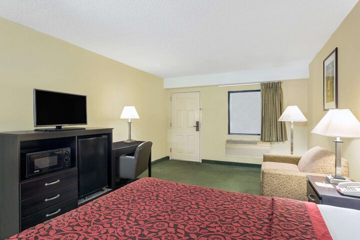 Room 17 of 30