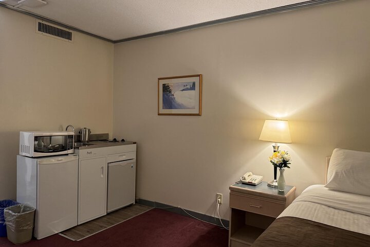 Divya Sutra Plaza and Conference Centre Vernon, BC