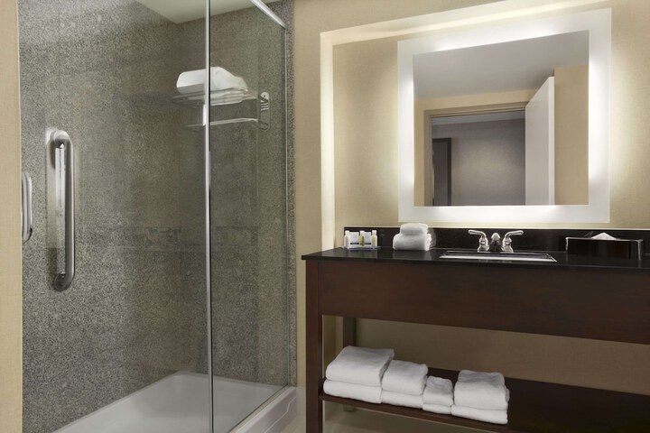 Room 17 of 27