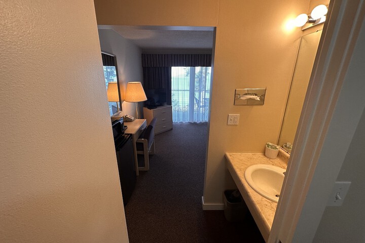 Room 142 of 181