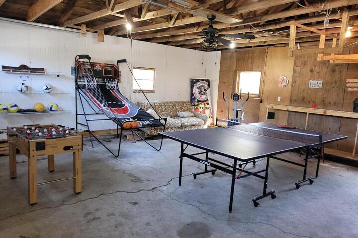 Southwoods Mountain Estate -private mansion pool, hottub+ 15 acres