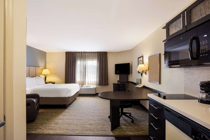 Room 12 of 37