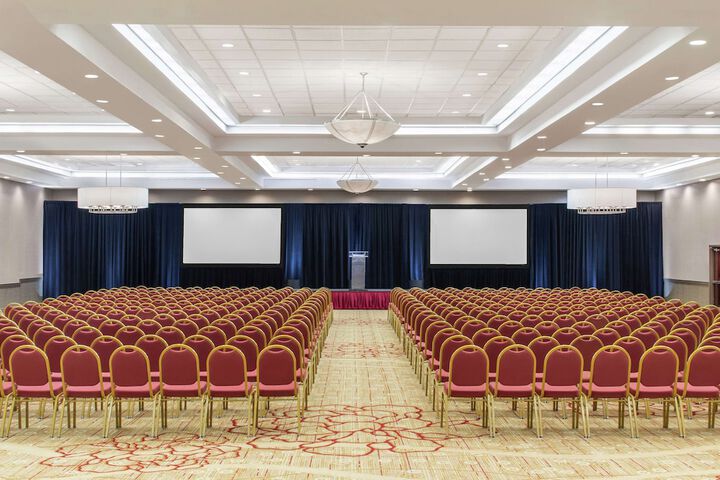 DoubleTree by Hilton Hotel Newark Airport