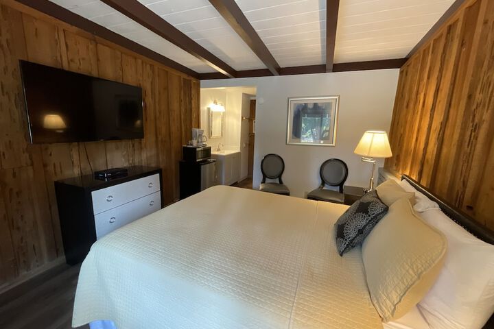 Room 40 of 61