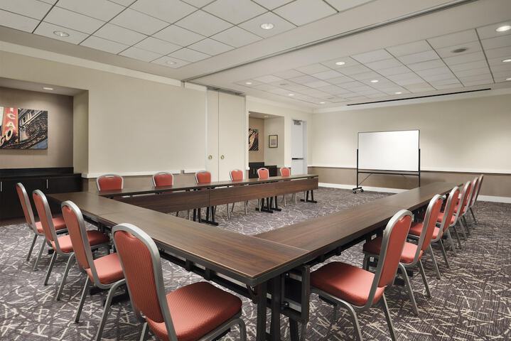 Embassy Suites by Hilton Chicago Downtown Magnificent Mile