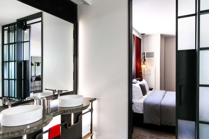Room 51 of 85
