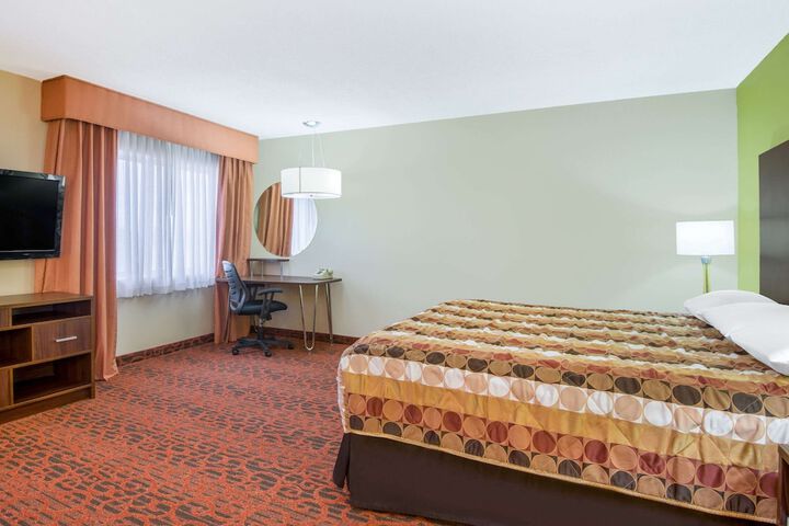 Room 10 of 14