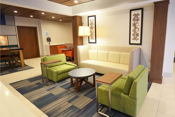 Holiday Inn Express Pittsburgh-Bridgeville by IHG