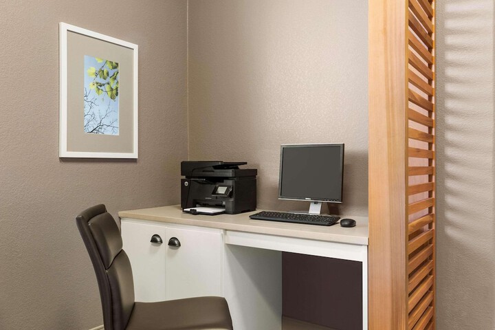 Business Center 87 of 90